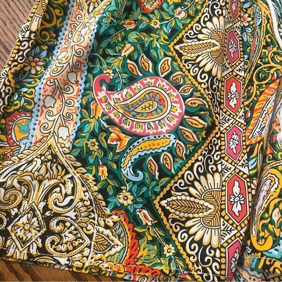 Paisley Print Tie Front Shorts Size 10/L Black, Green, Multicolor - Picture 9 of 10